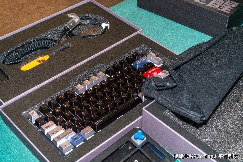 赛广州收官：AE7鼠标发布Ultra系列亮相pg电子免费模拟器游戏2025达尔优电竞高校(图13)