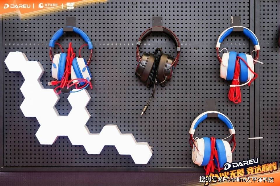 赛广州收官：AE7鼠标发布Ultra系列亮相pg电子免费模拟器游戏2025达尔优电竞高校(图17)